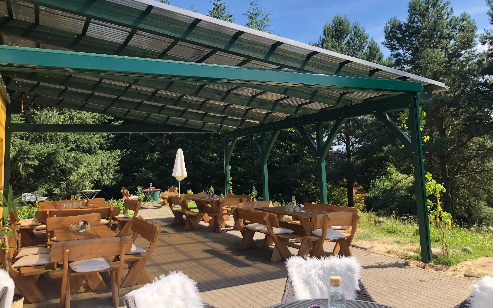 Überdachte Terrasse  Café Lavender Naturerlebnispark Mühlenhagen